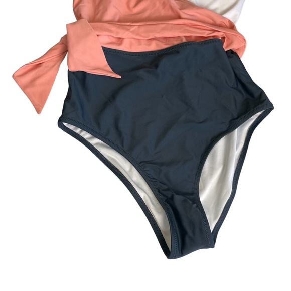 CUPSHE Women's Knotted Color Block One Piece Swimsuit Small White Peach Navy NWT - Picture 6 of 16